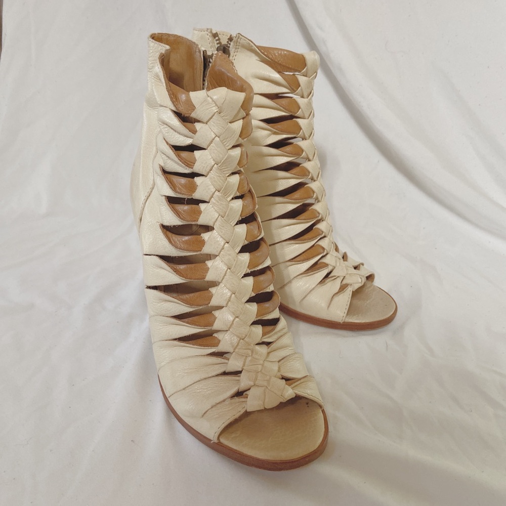Frye Company Ivory Leather Gladiator-style heels